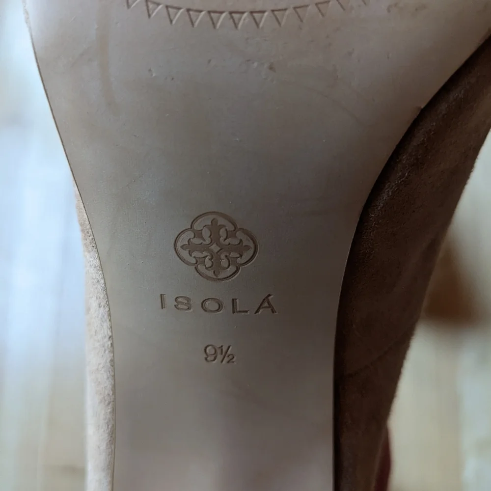 Isola Eleni suede with block heel size 9.5